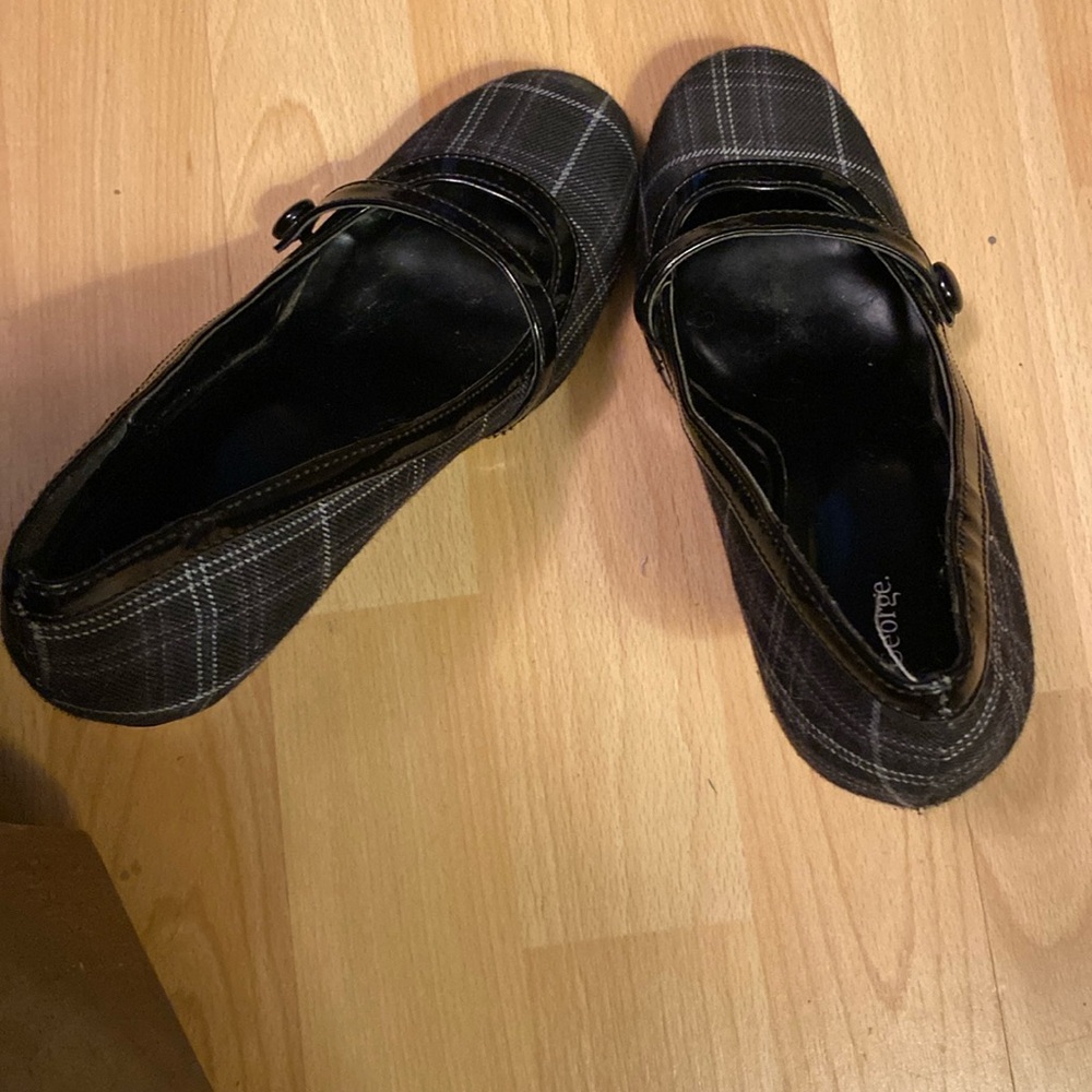 🖤Who doesn’t love plaid heels? Good for work and play.